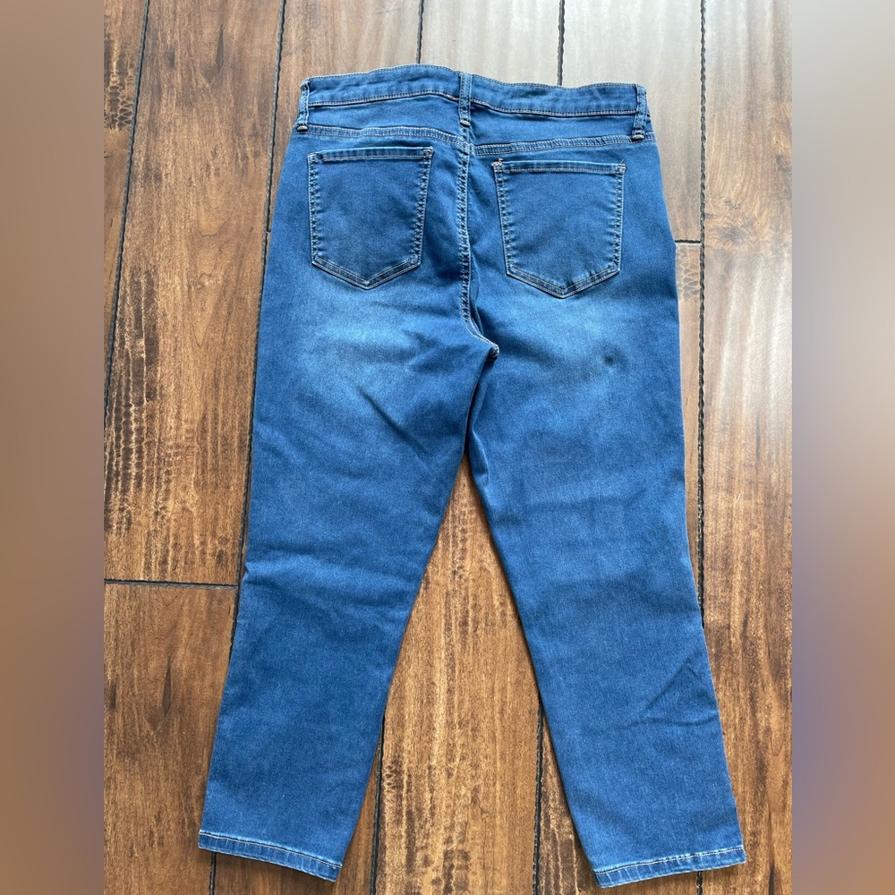 R Jeans Signature Soft High Rise Skinny Capri - Picture 2 of 6